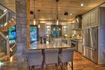 Martini Mountain Chalet - Entry Level Chefs Kitchen with Large Island 